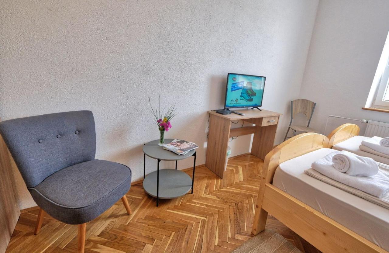 Hotel Prenocisca Miklavcic à Nova Vas  Extérieur photo